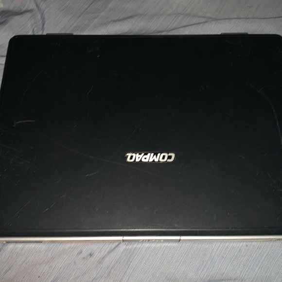 Compaq Presario Notebook PC with Intel Celeron M Processor 420 - Picture 2 of 3